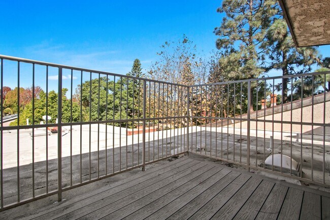 Foto del edificio - 3415 McLaughlin Ave