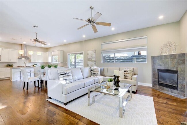 Foto del edificio - 2700 Cherry Ln