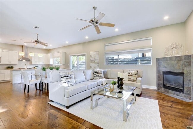 Building Photo - 2700 Cherry Ln