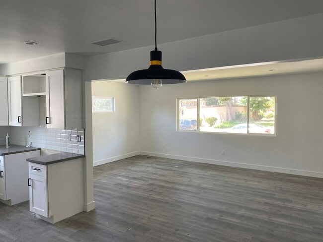 Building Photo - 150 N Roberto Ave