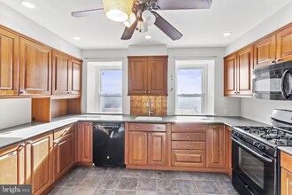 Building Photo - 625 Summit St