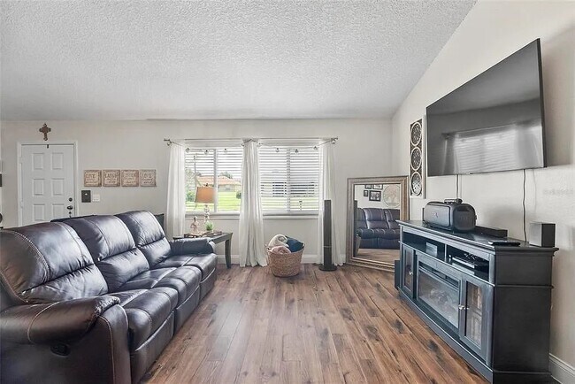 Building Photo - 755 Fairlawn Dr