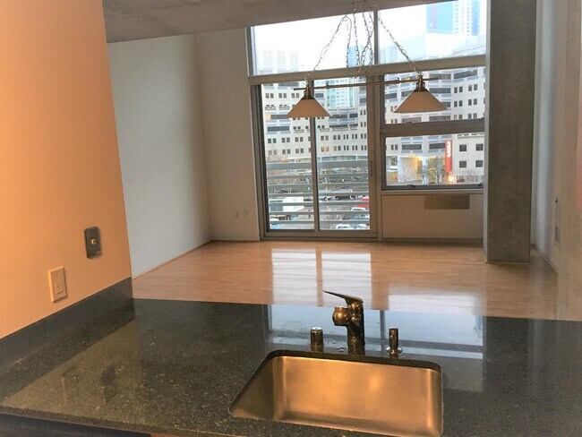 Building Photo - 77 Dow Pl