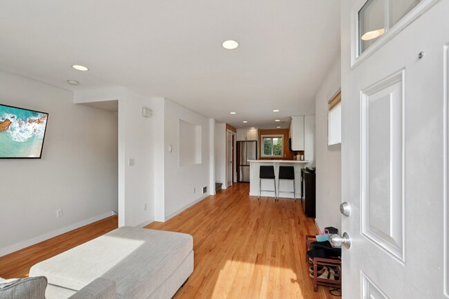 Foto del edificio - 3-Bedroom Beauty with Fenced Yard and Flex...