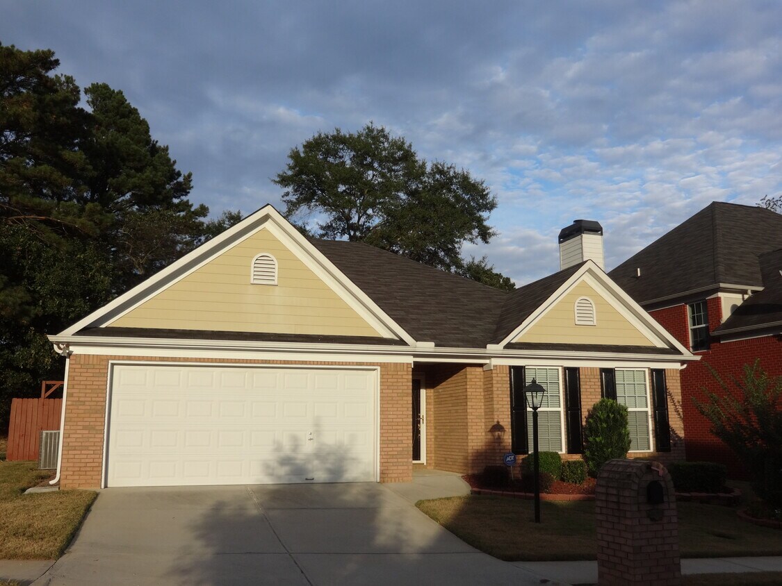 2943 Newtons Crest Circle House Rental in Snellville, GA