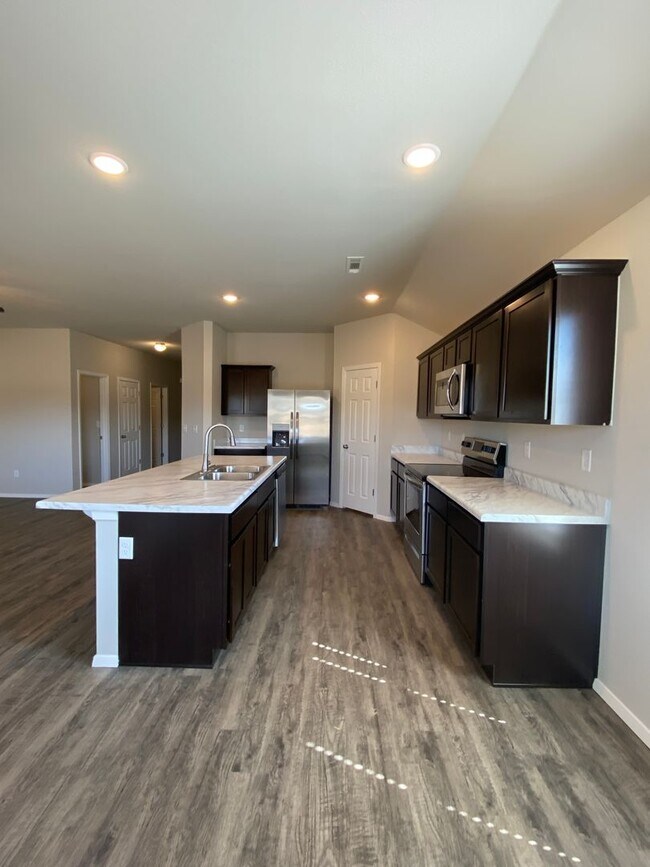 Building Photo - *Pre-leasing* Three Bedroom | Two Bathroom...