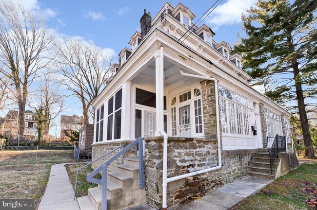 Building Photo - 900 Asbury Terrace