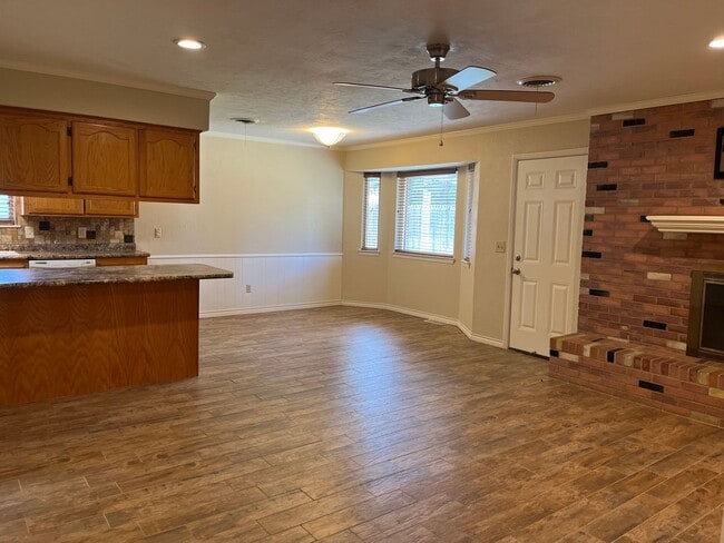 Foto del edificio - Located close to Bonham Middle School 3/2/2