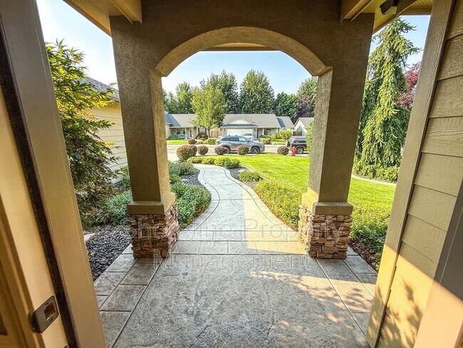 Foto del edificio - 2328 E Satterfield St