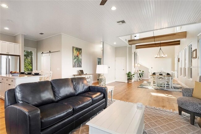 Foto del edificio - 7325 Holly Rd