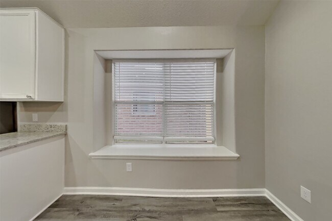 Building Photo - 24210 Shaw Perry Ln