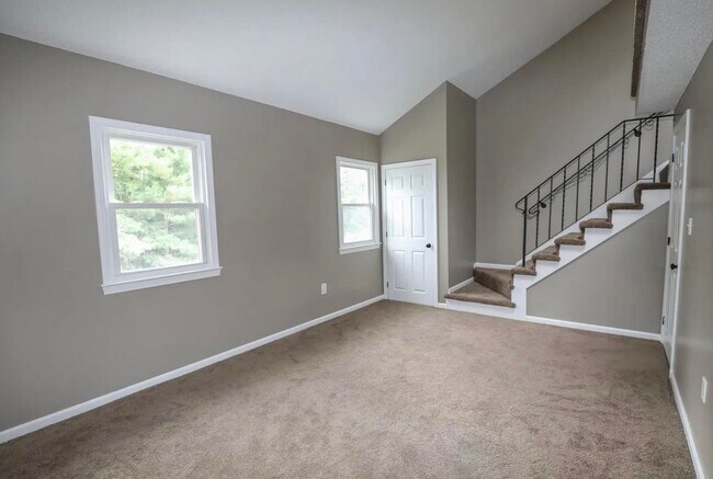 Building Photo - 2 Bluestone Dr