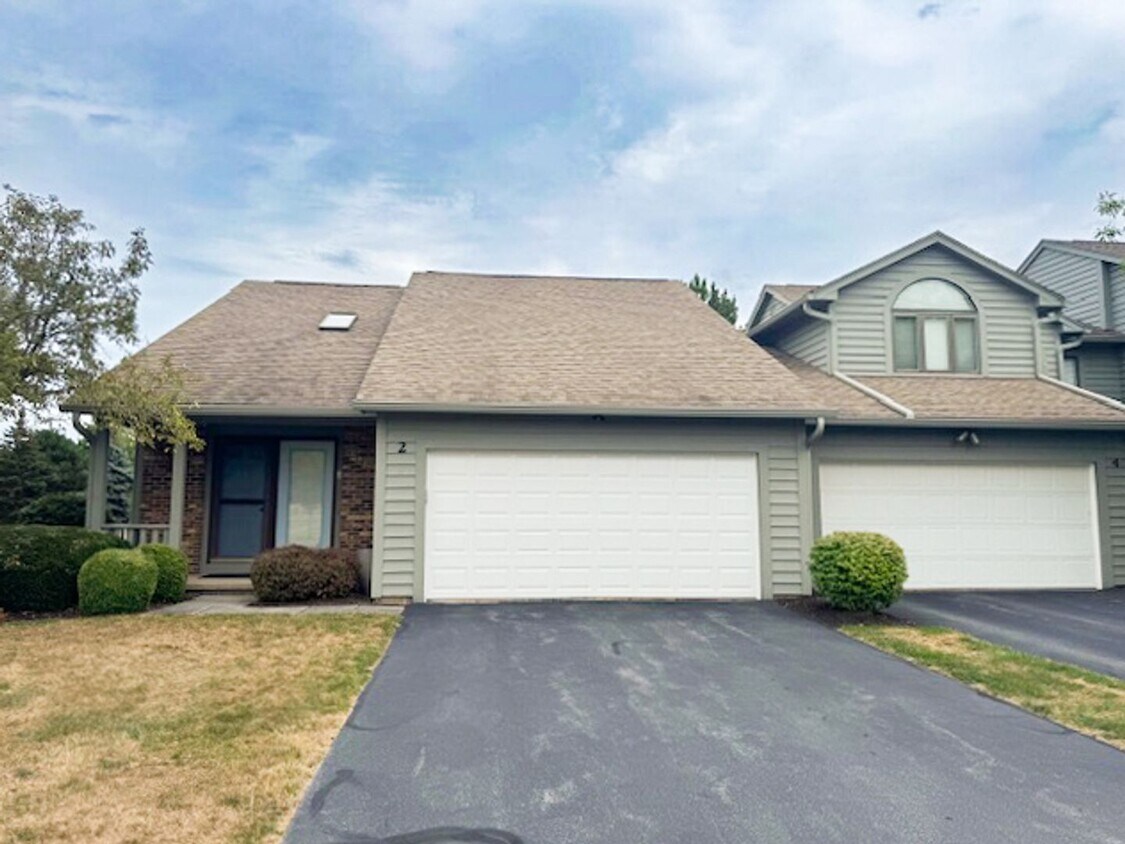 Primary Photo - Amazing High-End Townhouse - End Unit - Ca...