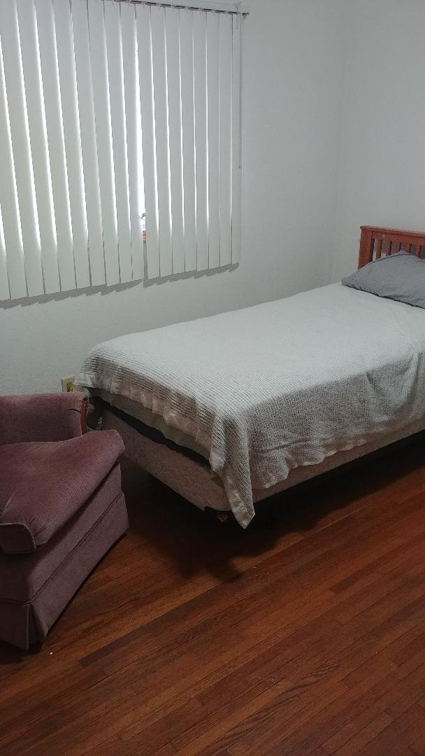Foto del edificio - 412 E Cedar St