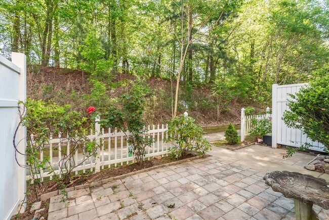 Foto del edificio - AVAILABLE NOW! PET FRIENDLY! Great 3-Story Townhome Located near Wake Forest!