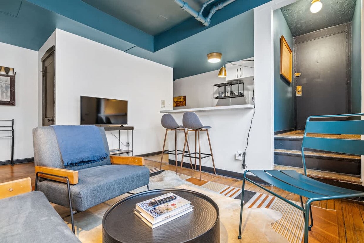 Foto principal - 3536 N Racine Ave