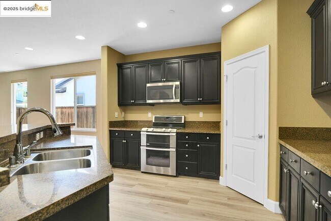 Foto del edificio - 8341 Brookhaven Cir