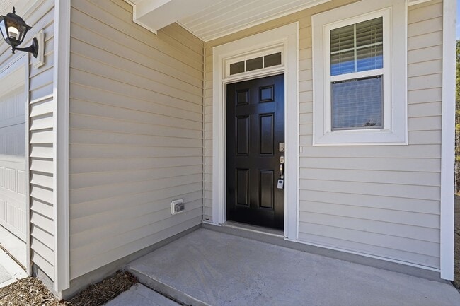 Foto del edificio - CORNER BRAND NEW CONSTRUCTION SINGLE FAMILY HOME- 3 BEDROOM 2 1/2 BATH SINGLE FAMILY!