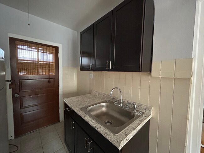 Foto del edificio - 4630 N Wolcott Ave
