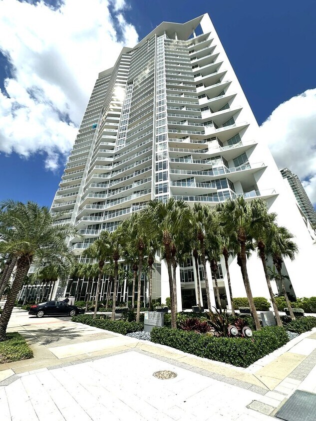 Primary Photo - Unfurnished Annual DOWNTOWN ST. PETE - SIG...