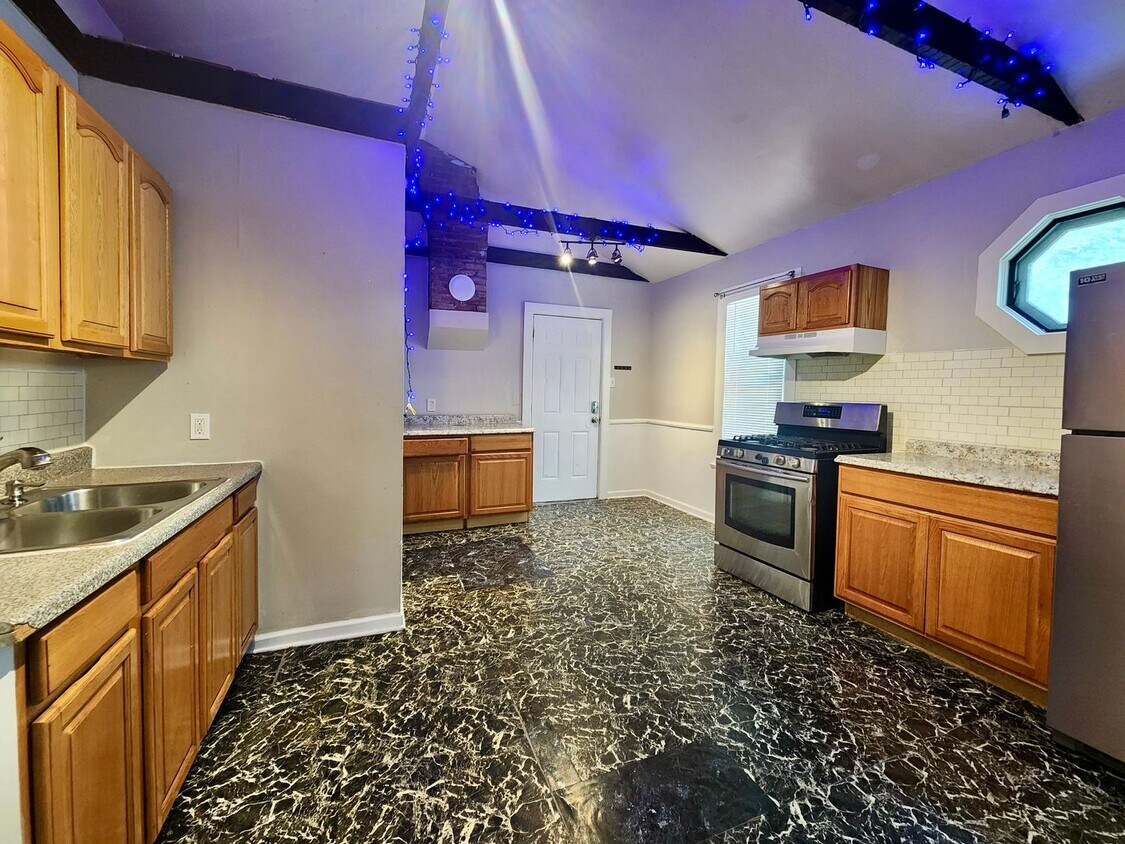 Foto principal - Single family home | 4bd/2ba Near UofR and...