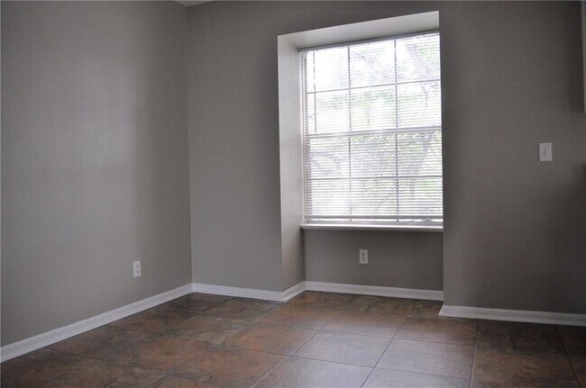 Foto del edificio - 1210 W 22nd St