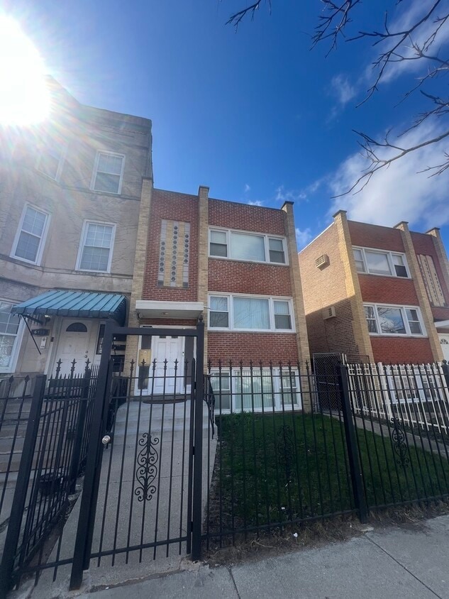 Foto principal - 6412 S Evans Ave
