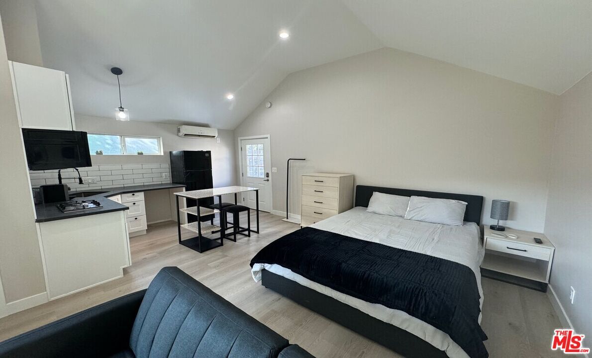 Foto principal - 910 N Vendome St