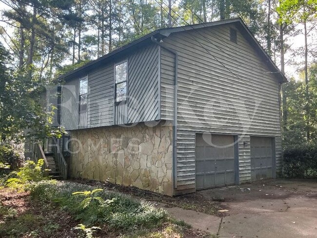 Building Photo - 803 Brook Hollow Cir SE