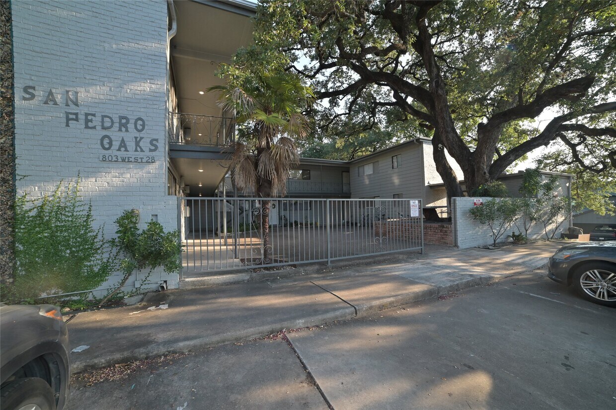 Foto principal - 803 W 28th St