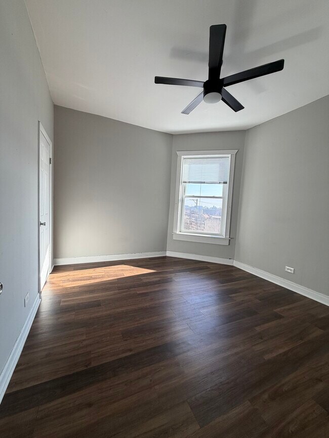 Building Photo - 3339 W Adams St