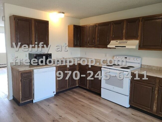 Building Photo - 3230 Rood Cir E