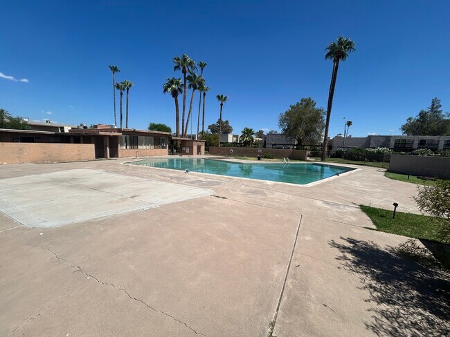 Foto del edificio - 2408 W Campbell Ave