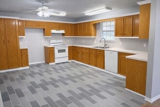 Building Photo - 182 Oak Terrace