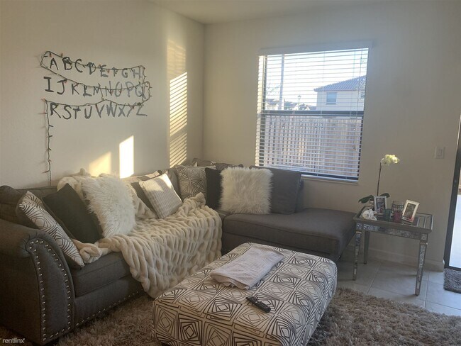 Foto del edificio - 3 br, 2.5 bath Townhome - 11416 SW 250th St