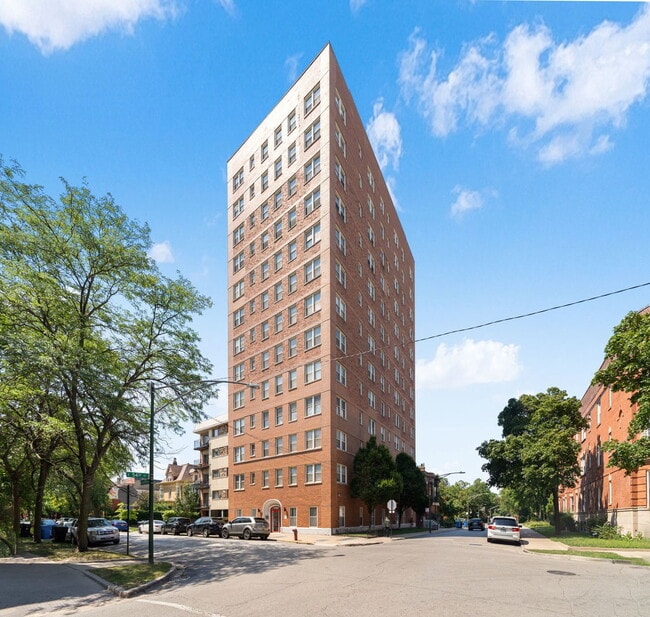 Building Photo - 5400 S Harper Ave