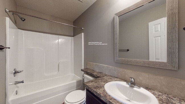 Building Photo - 1270 N Curtis Ct