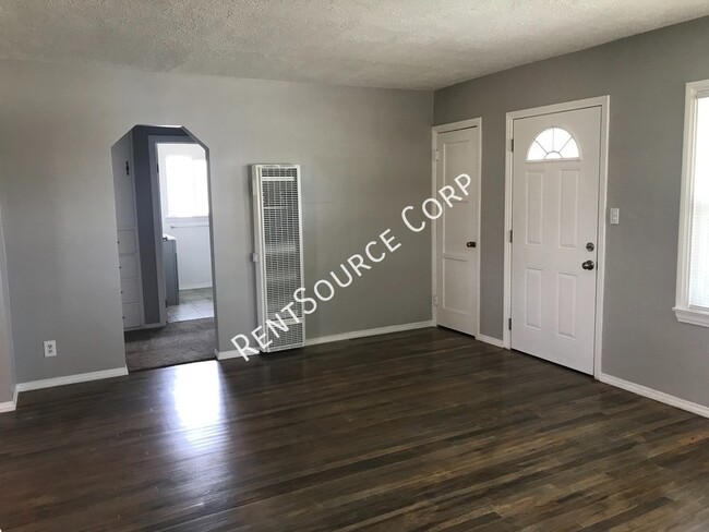 Building Photo - 2 Bedroom 1 Bath Home in West Lancaster!