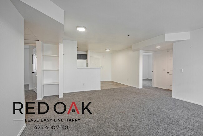 Building Photo - Absolutely Stunning Four Bedroom With Plus...