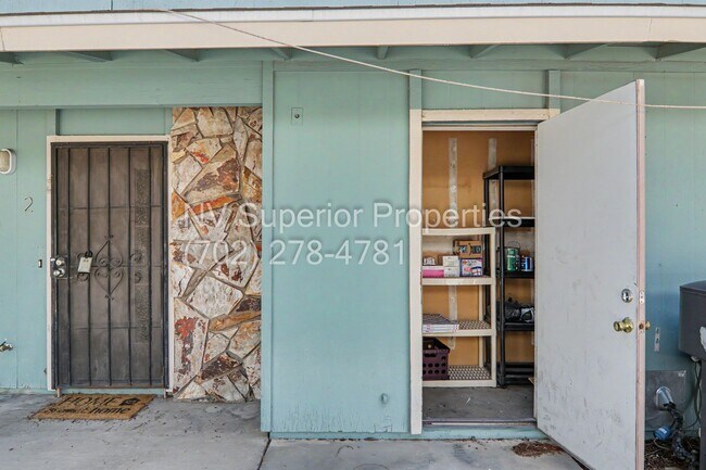 Foto del edificio - SE!! Close to UNLV!! 2 Bedroom 2 story!! 1 Car Carport!! Fully Furnished!! Community Pool!! and T...