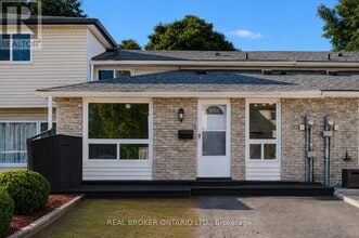 Building Photo - 550 Parkview Crescent