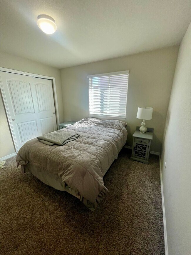 Building Photo - 3 bedroom/2 bath in Lorson Ranch