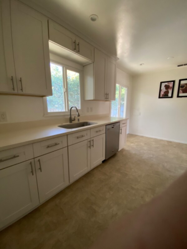 Foto del edificio - 2403 Meadowbrook Rd