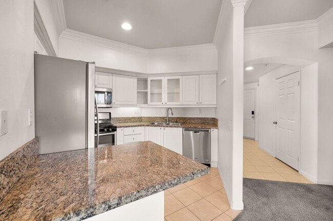 Building Photo - Gorgeous 3rd Floor Corner Unit in Summit Village Condominiums!