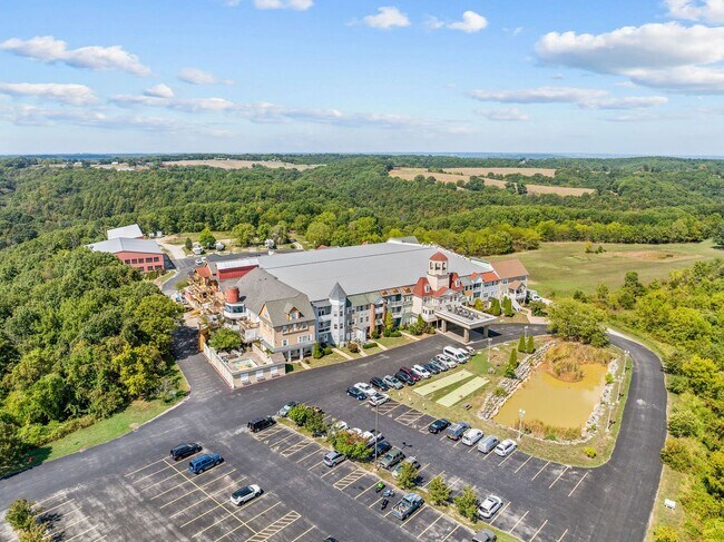 Building Photo - Unfurnished or Furnished 2 bedroom 2 bath Condo/Apartment in a Gated Community,  Blue Eye, MO,  N...