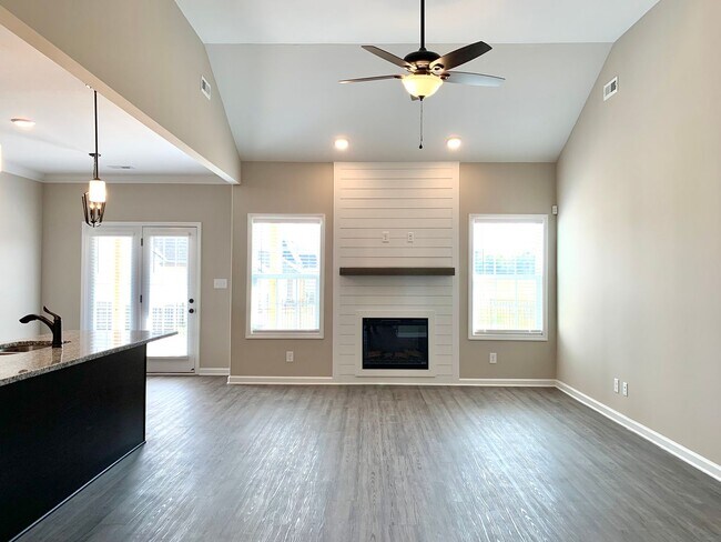 Building Photo - 1406 Citadel Dr