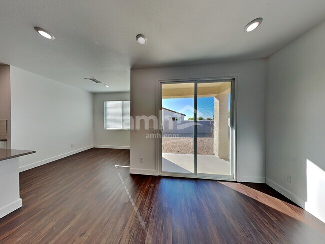 Foto del edificio - 17175 W Townley Avenue