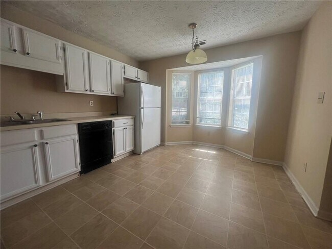 Building Photo - 1033 Plantation Way