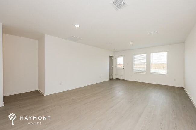 Building Photo - 1002 Birkdale Dr