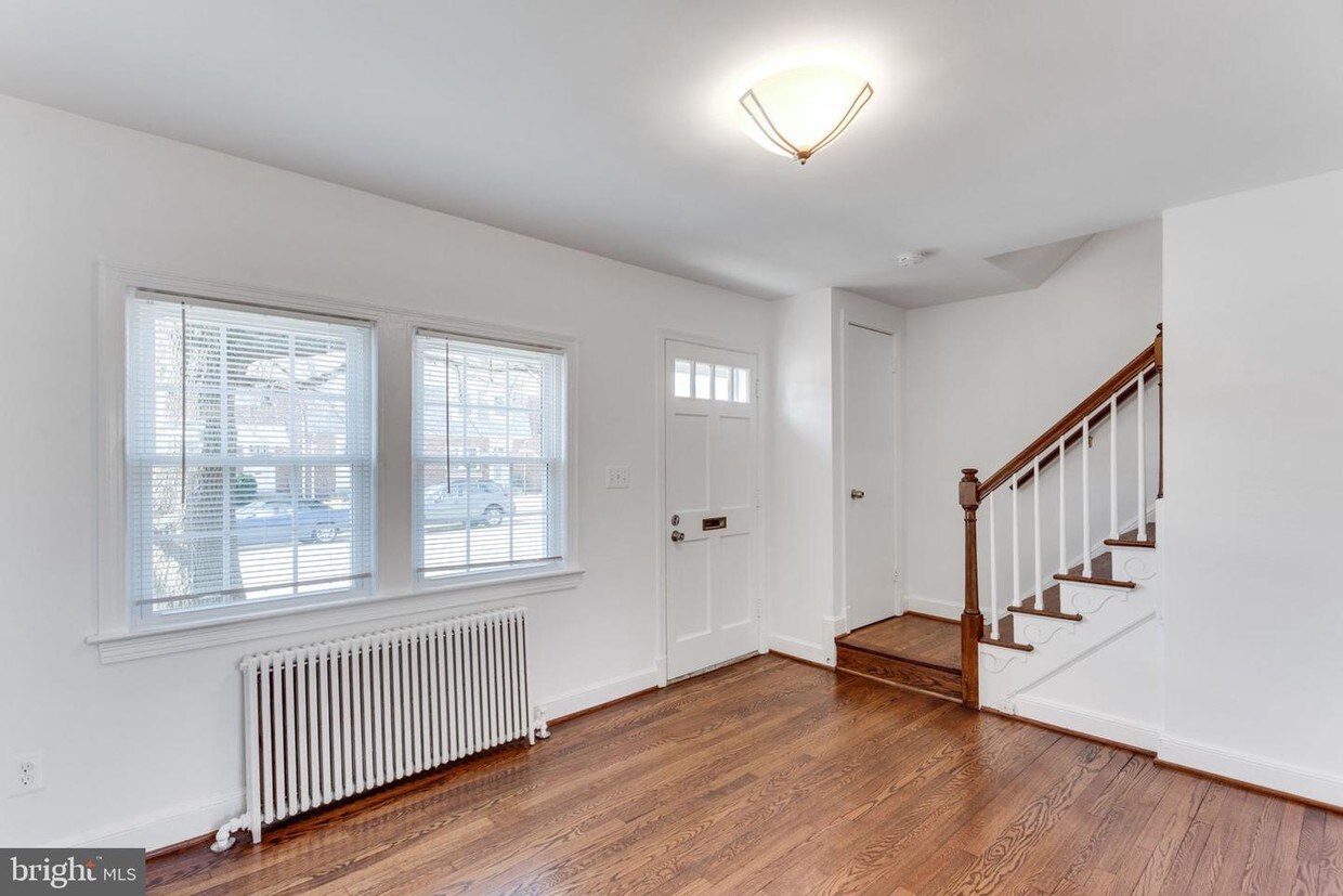 Primary Photo - 1053 N Monroe St